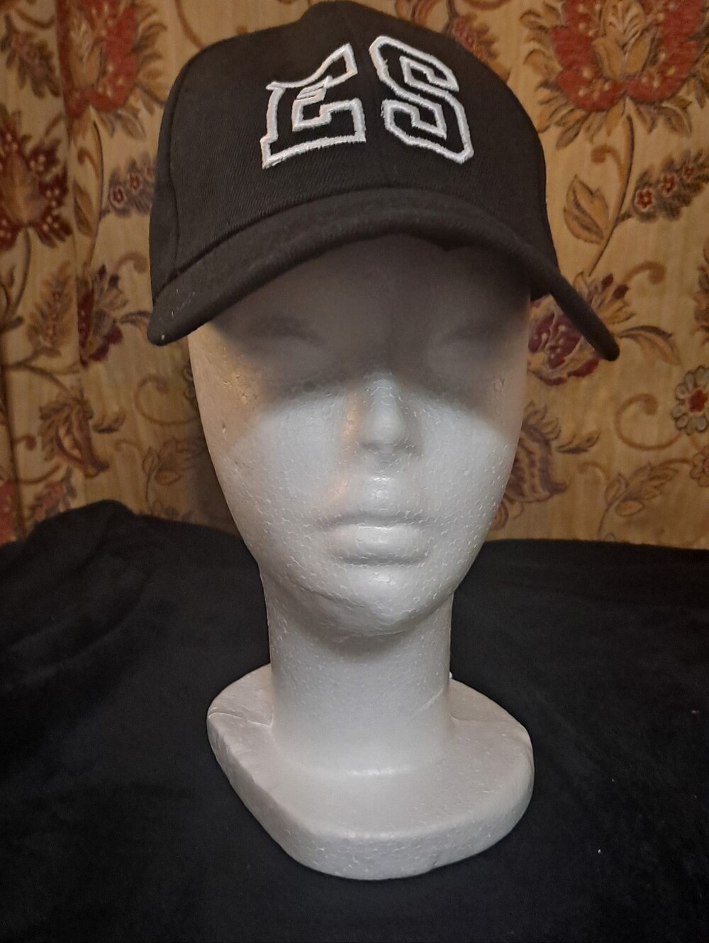 Black Baseball Cap with White 'ES' Embroidery - Men's Accessory